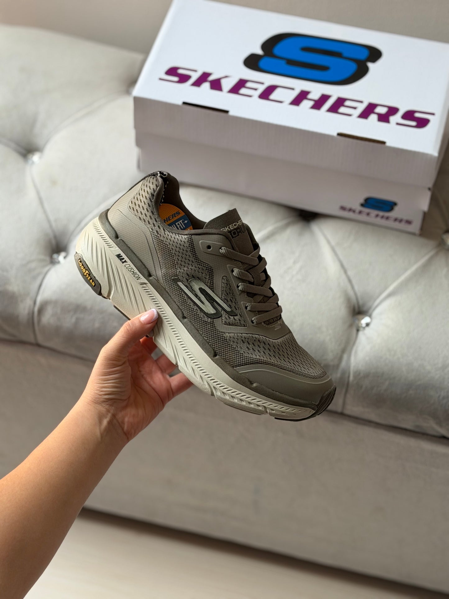Skechers Max Cushioning Premier 2.0