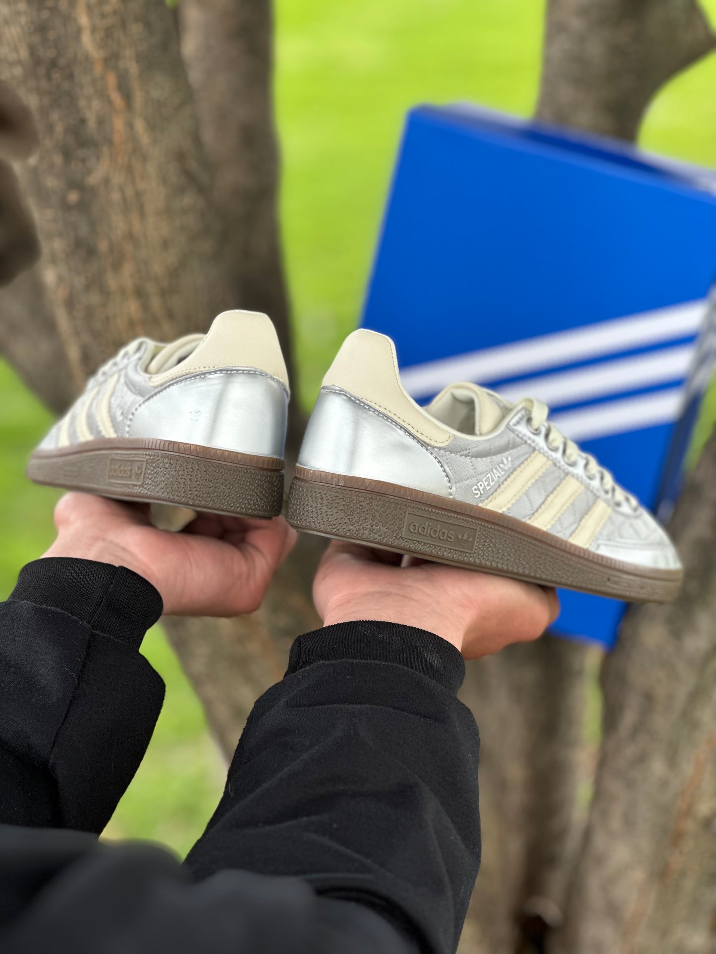 Adidas Spezial Plateado