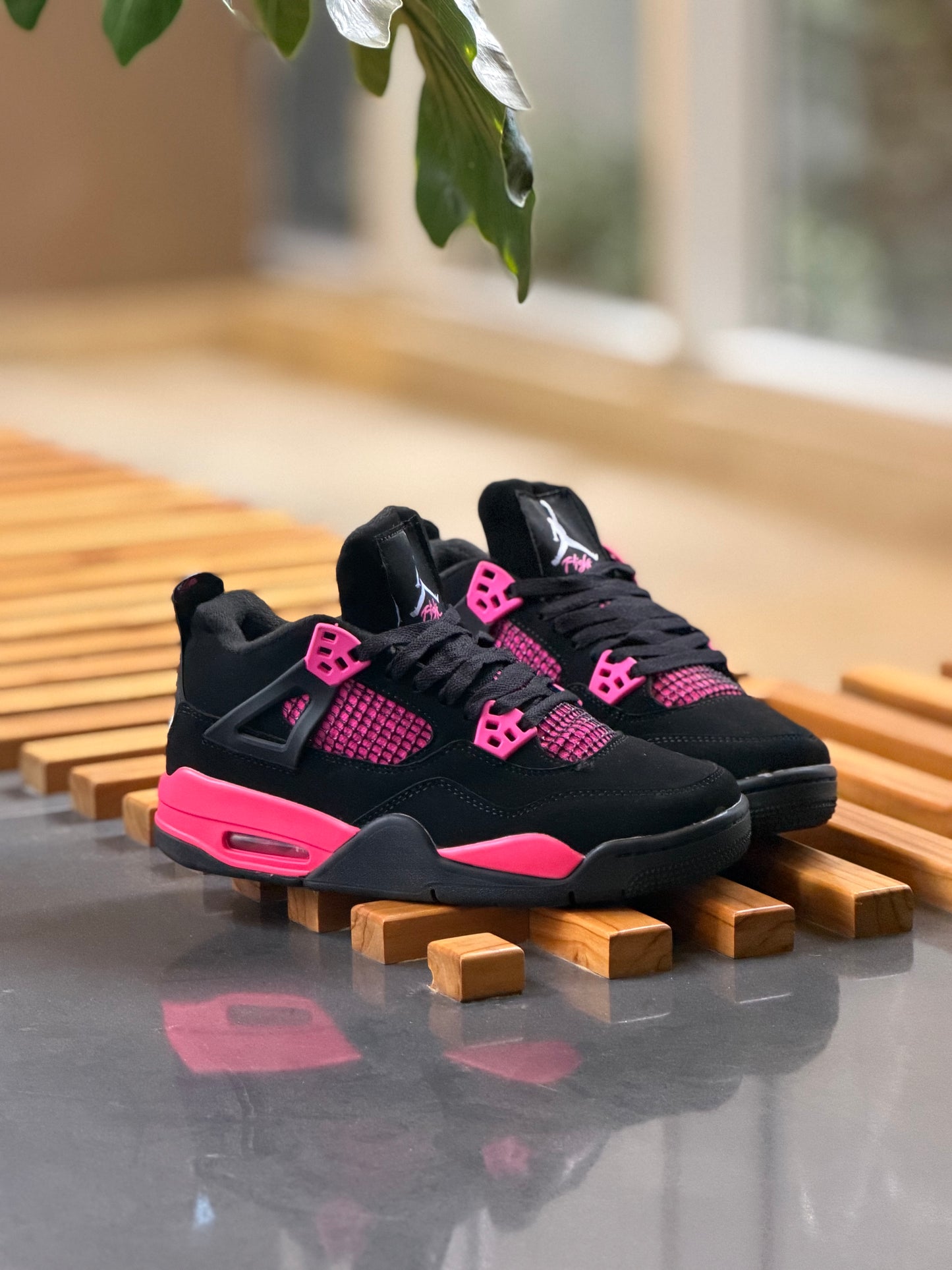 Jordan Retro 4 Neón Pink