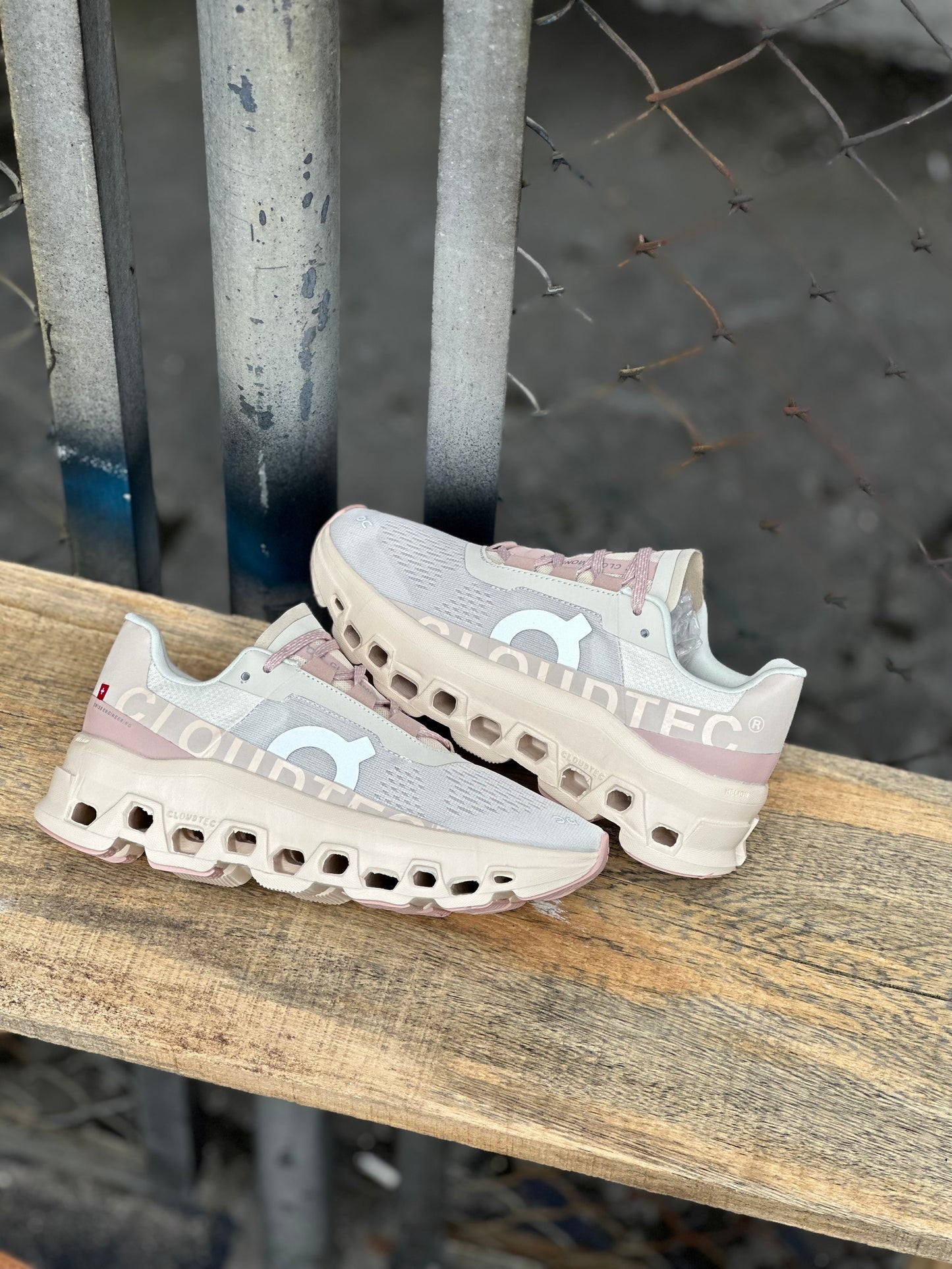 On Running Cloudmonster Moon Faw