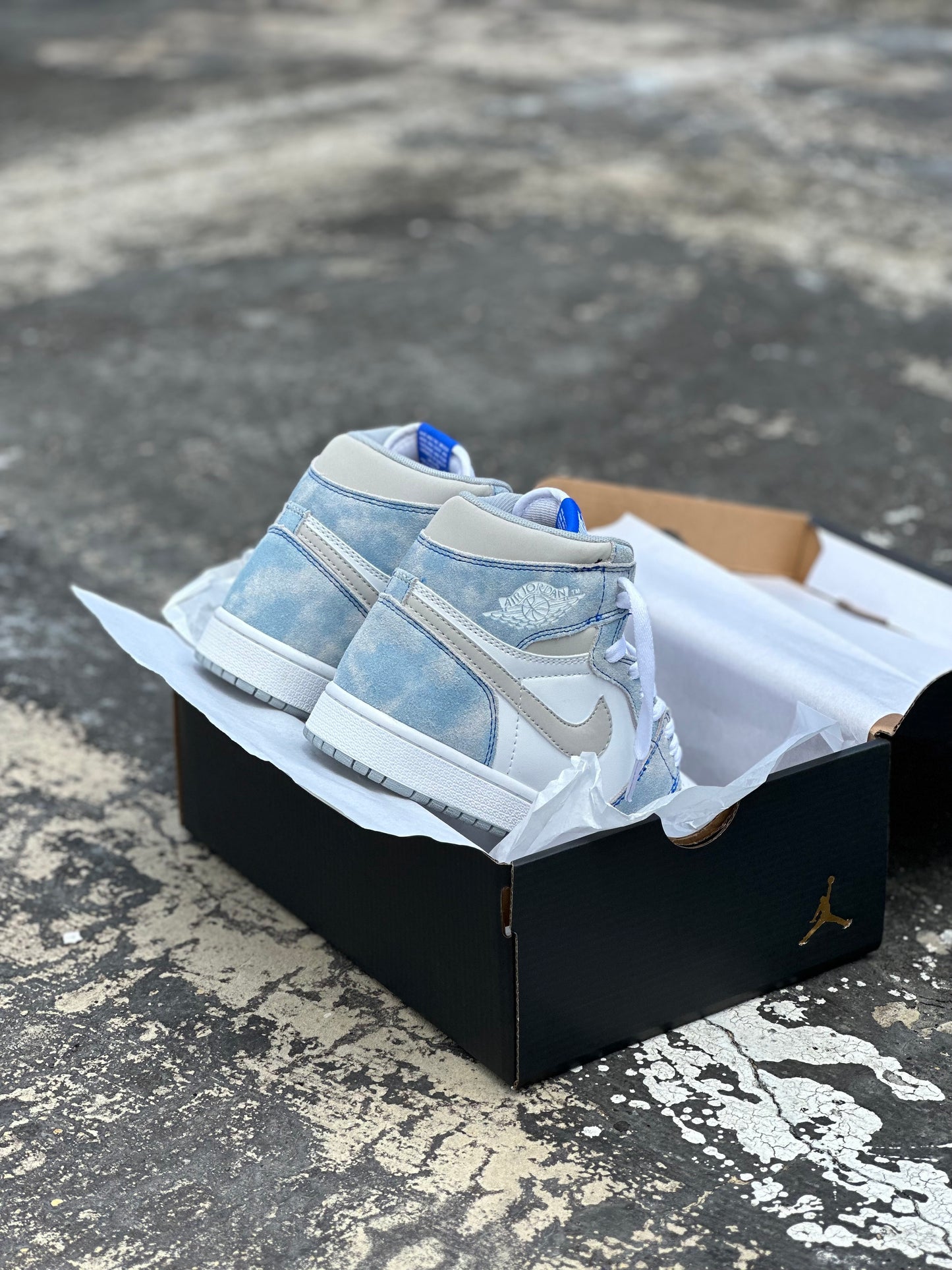 Jordan Retro 1 Royal Smile Grey