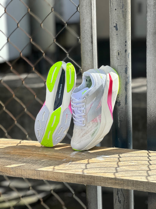 New Balance Elite V4