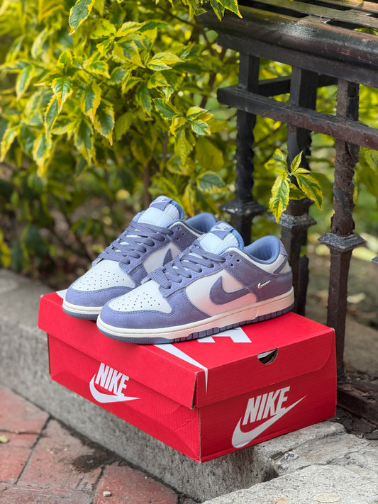 Nike Dunk Low World Índigo Mini Swoosh