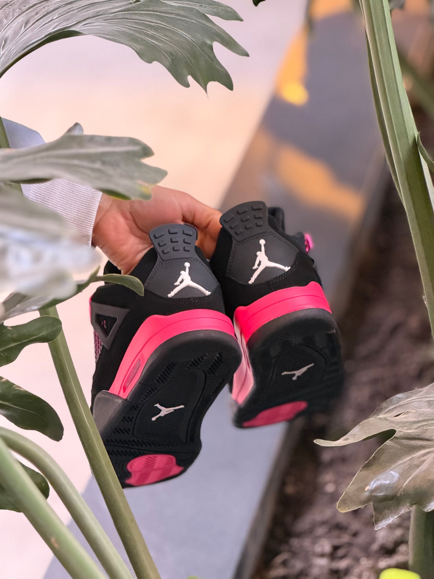 Jordan Retro 4 Neón Pink