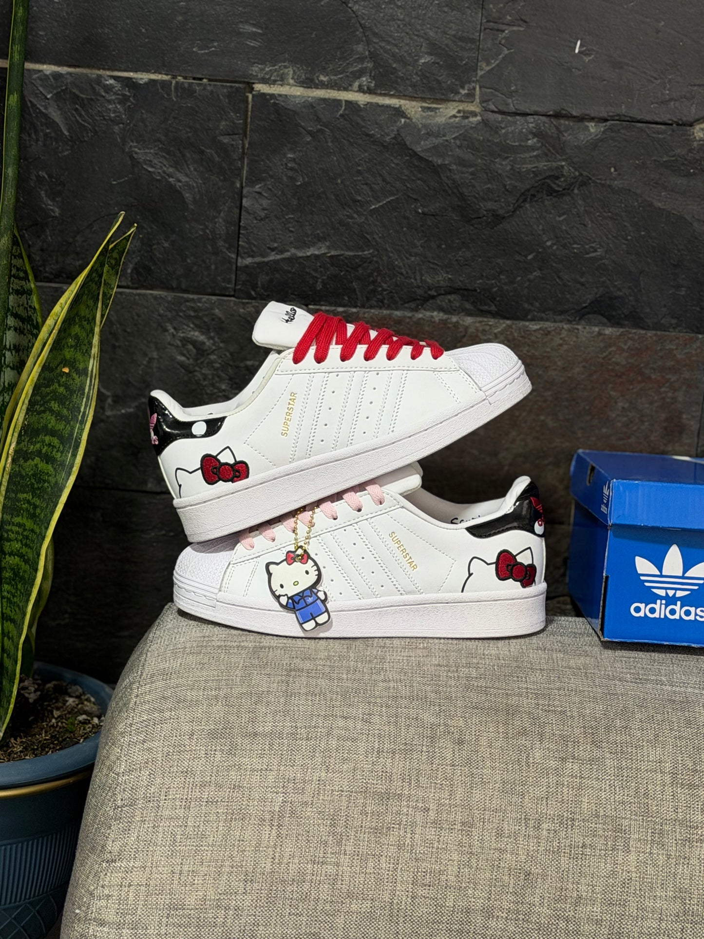 Adidas Súper Star Hello Kitty