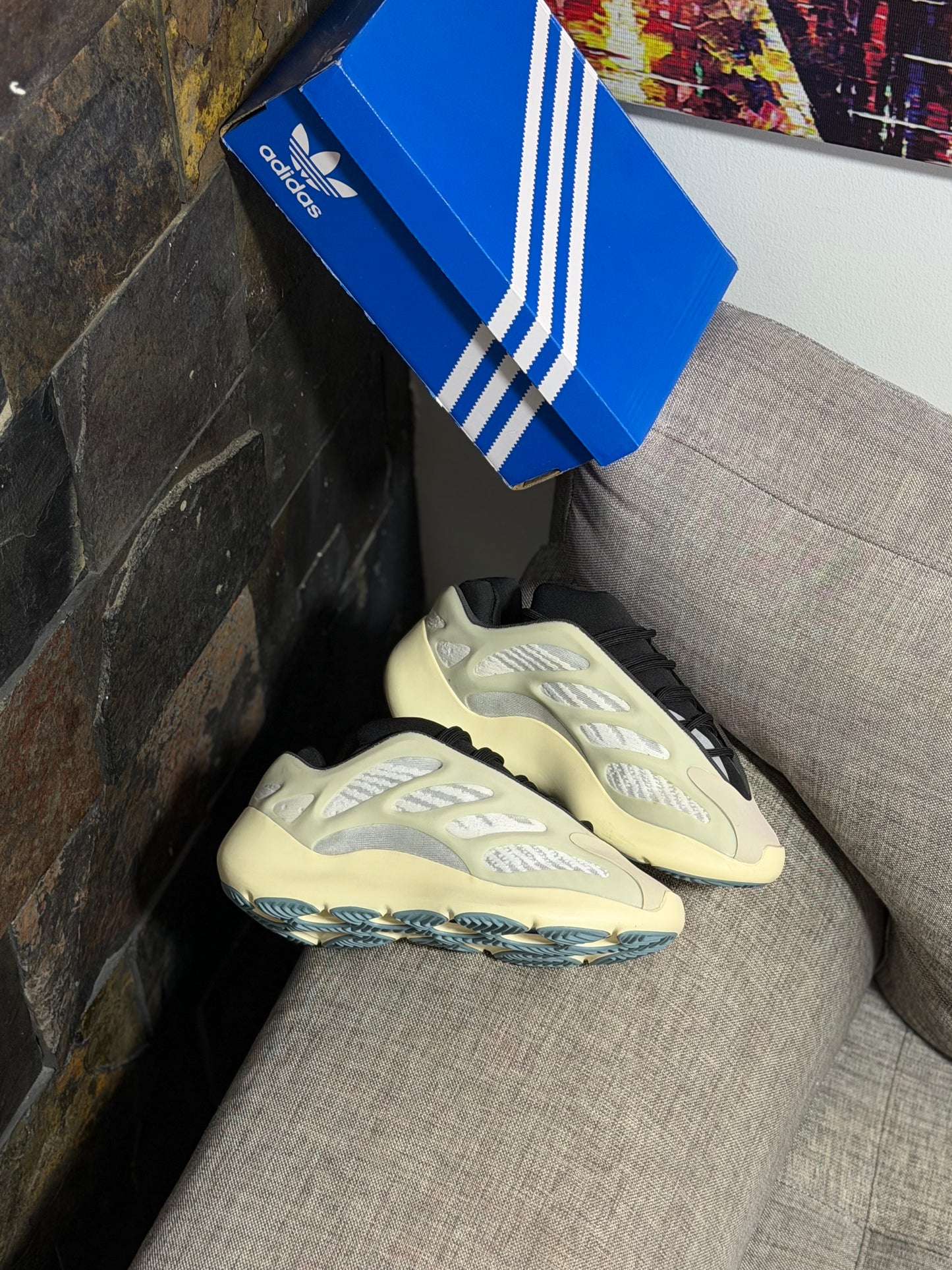Adidas Yeezy 700v2