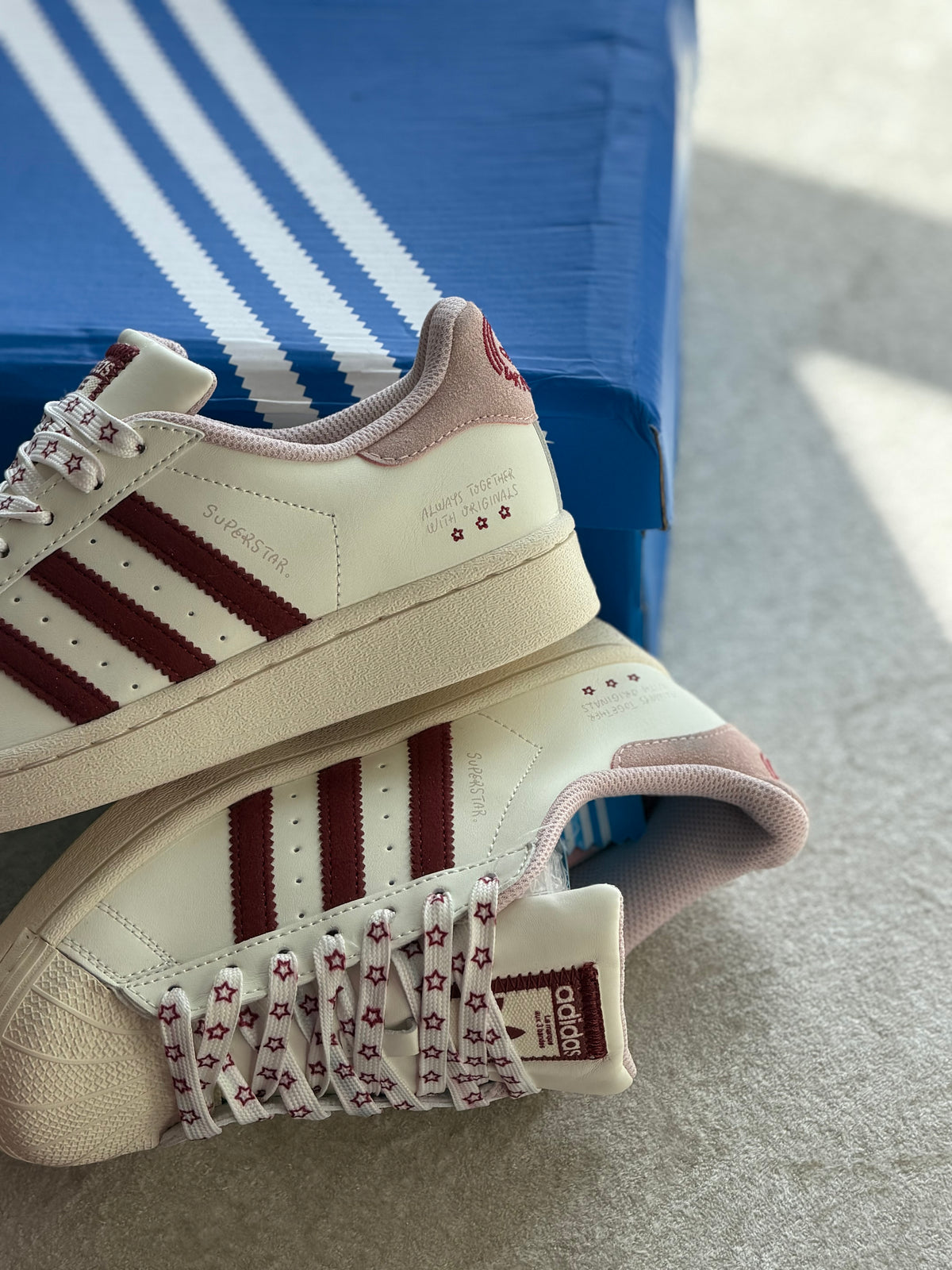 Adidas Súperstar San Valentín