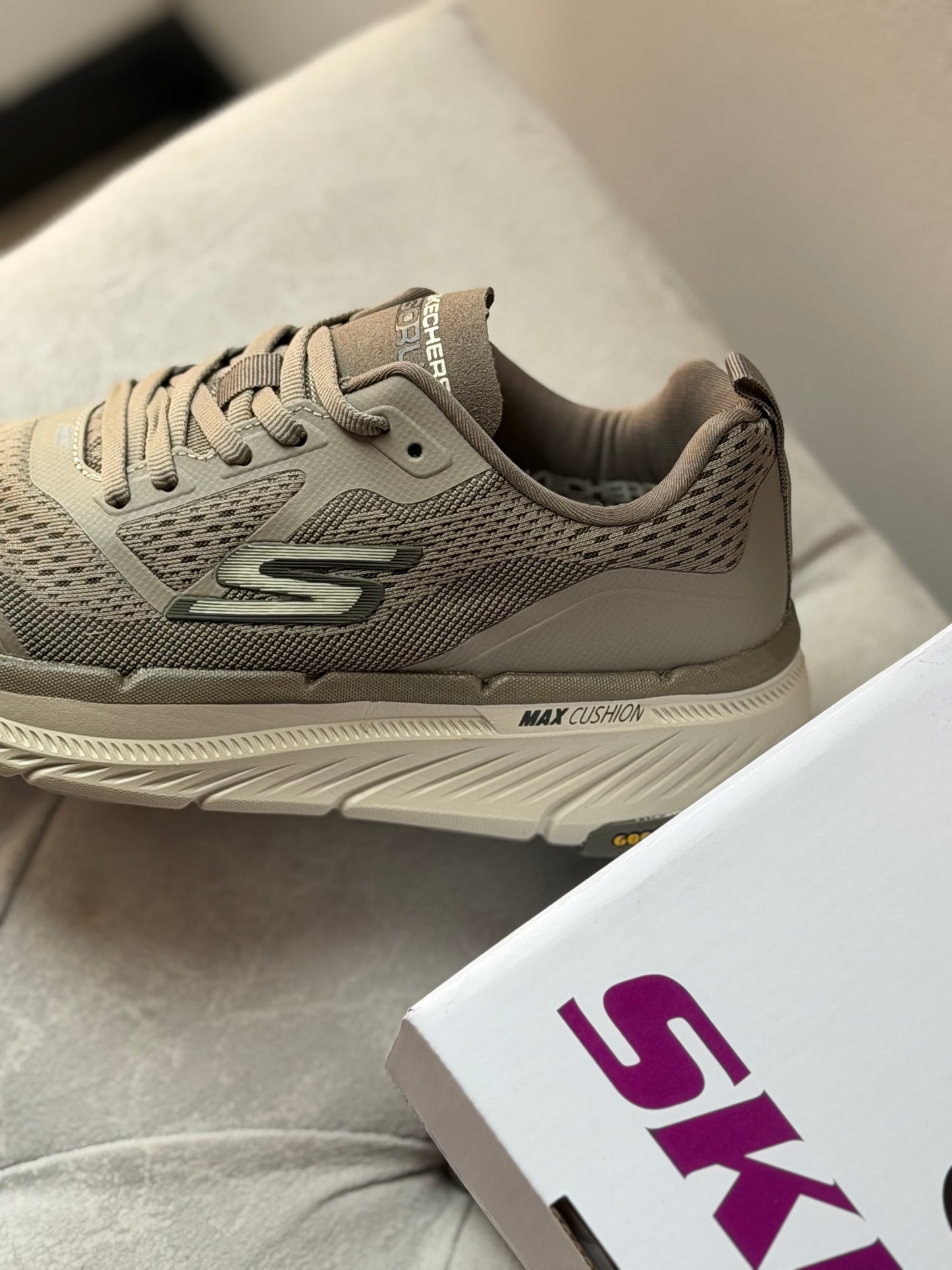 Skechers Max Cushioning Premier 2.0