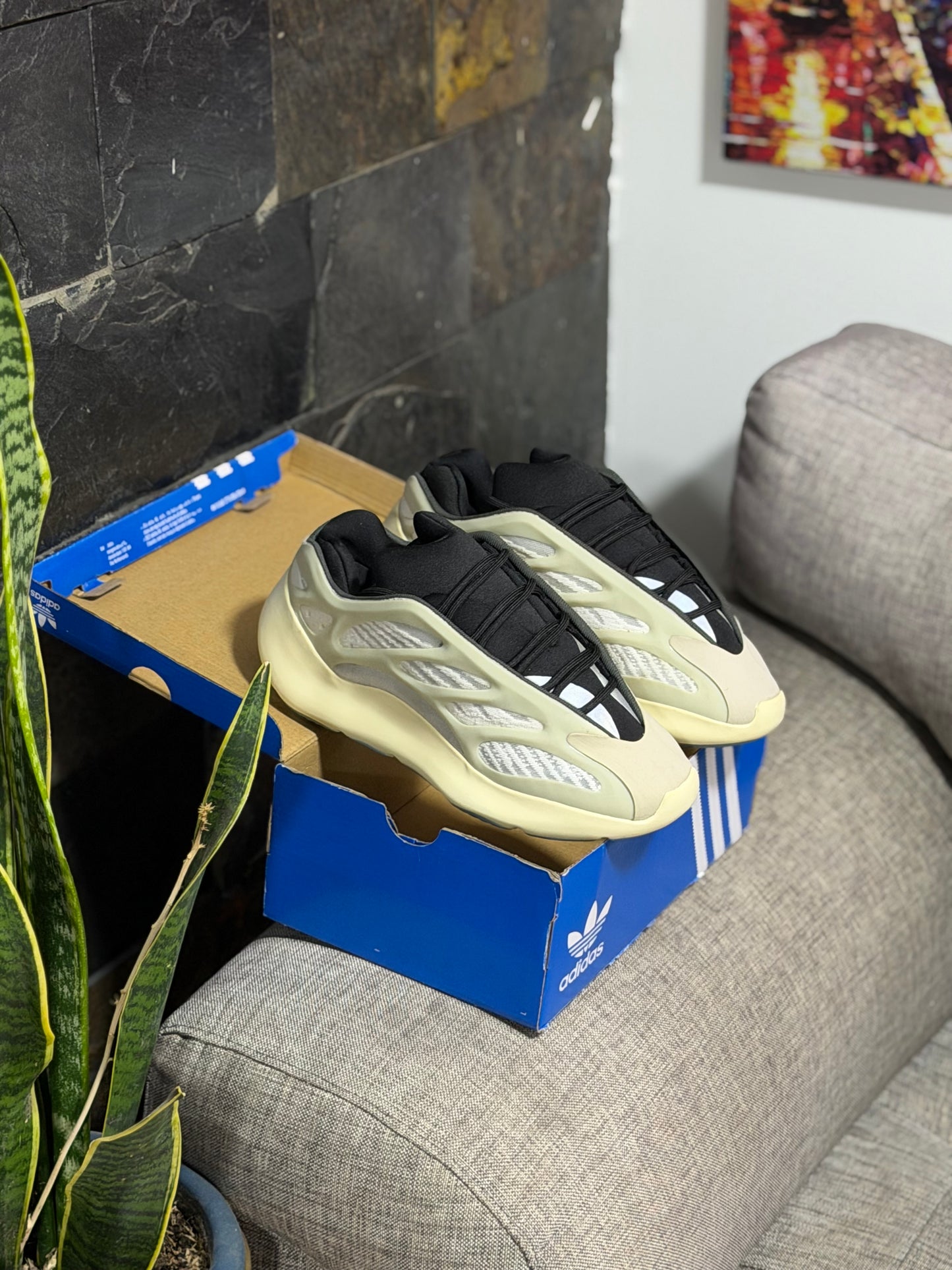 Adidas Yeezy 700v2