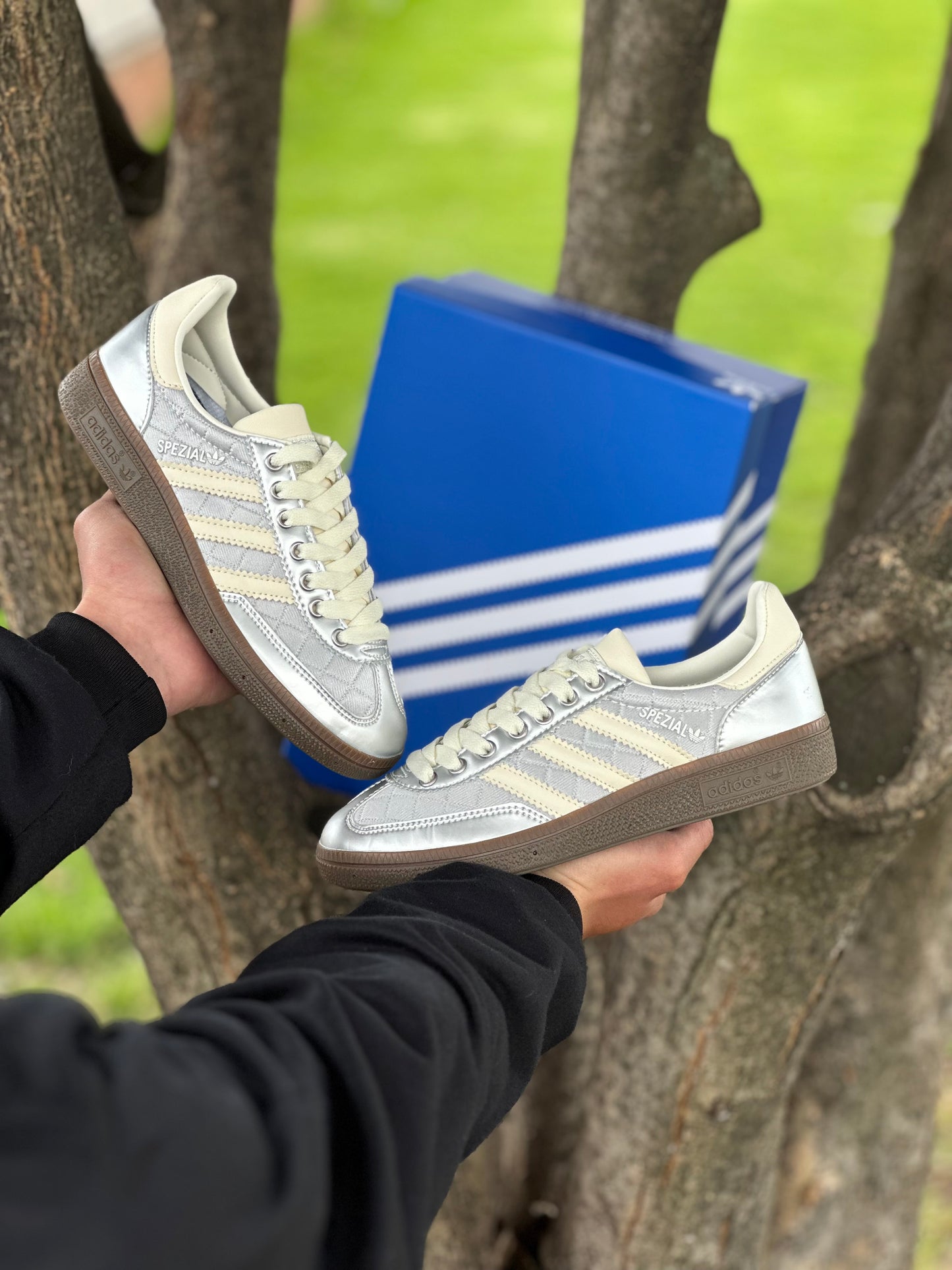 Adidas Spezial Plateado