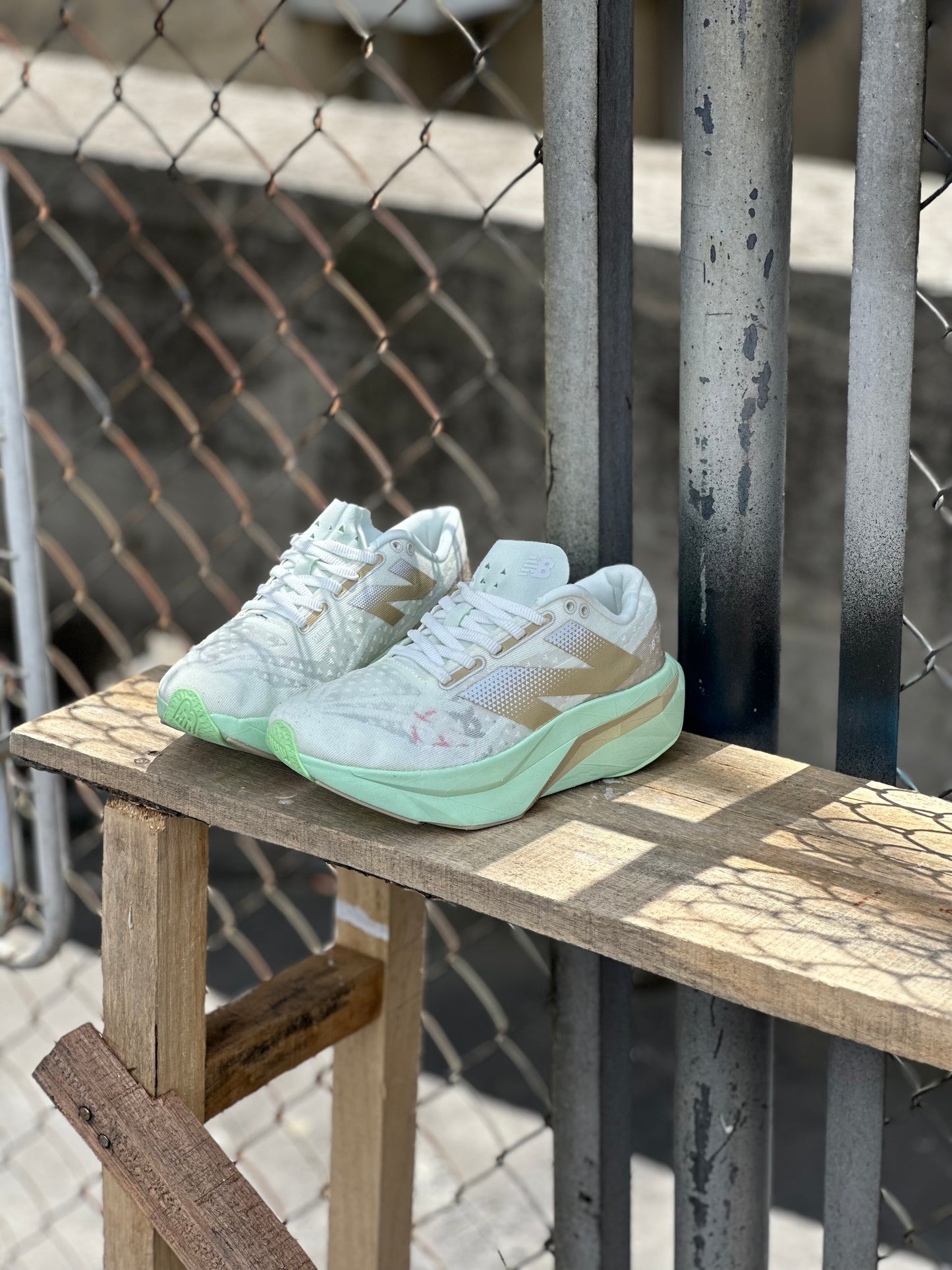 New Balance Elite V4