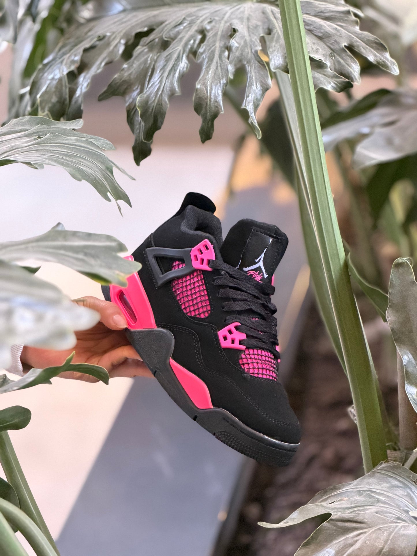 Jordan Retro 4 Neón Pink