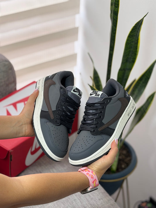 Jordan Retro 1 Low X Travis Scott