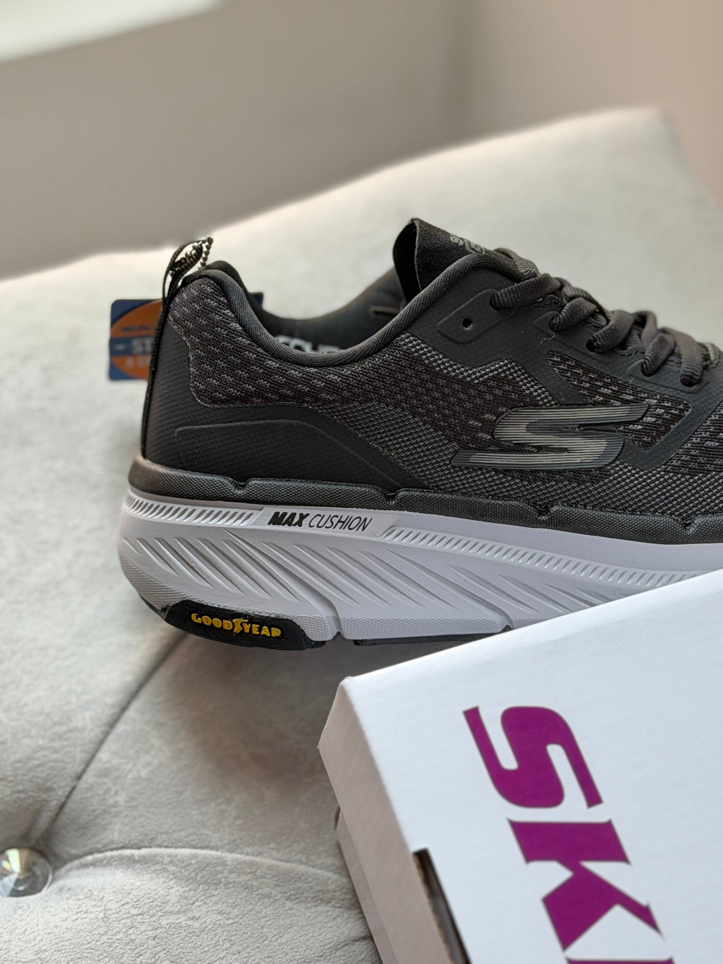 Skechers Max Cushioning Premier 2.0