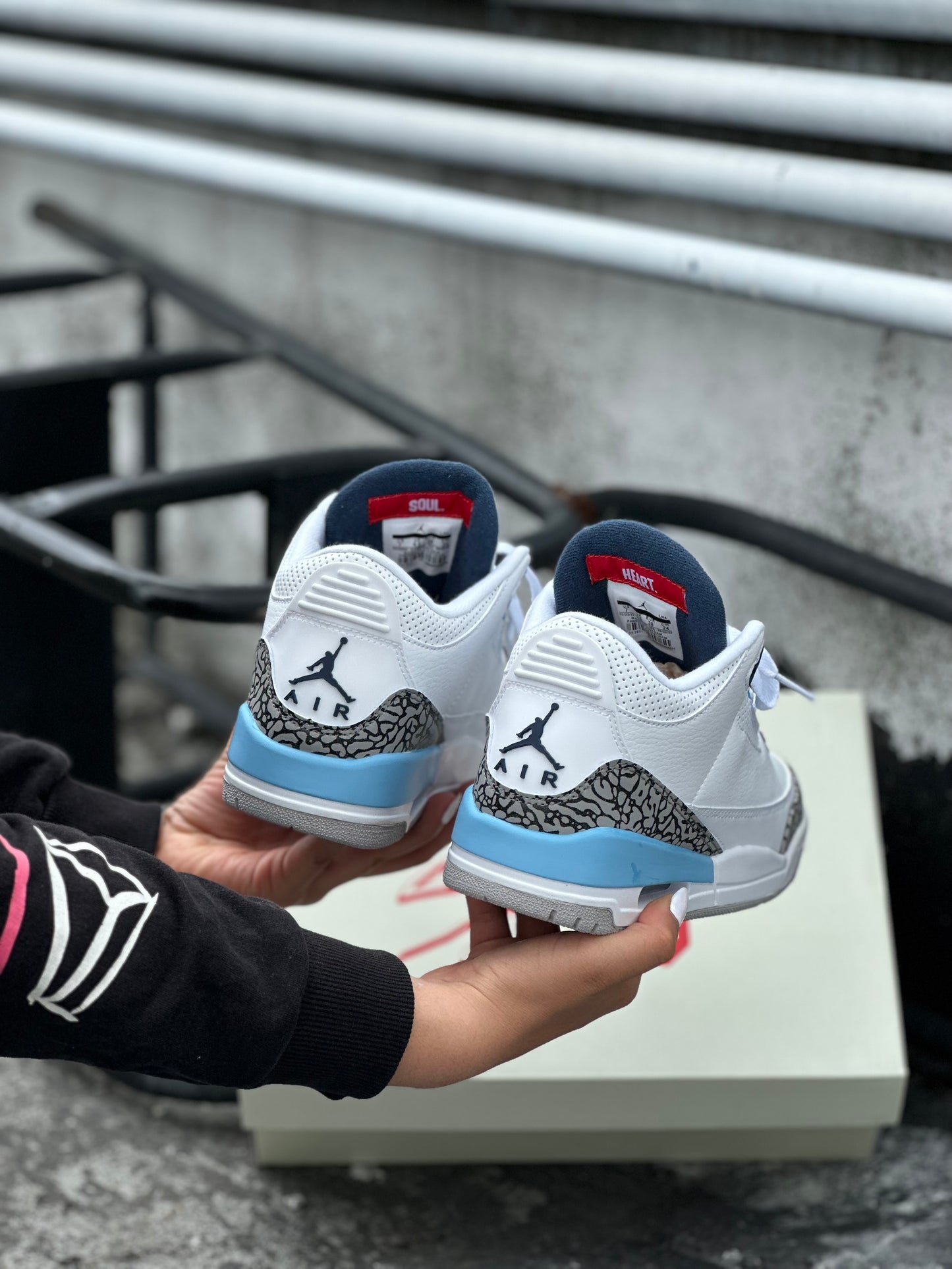 Air Jordan Retro 3 UNC