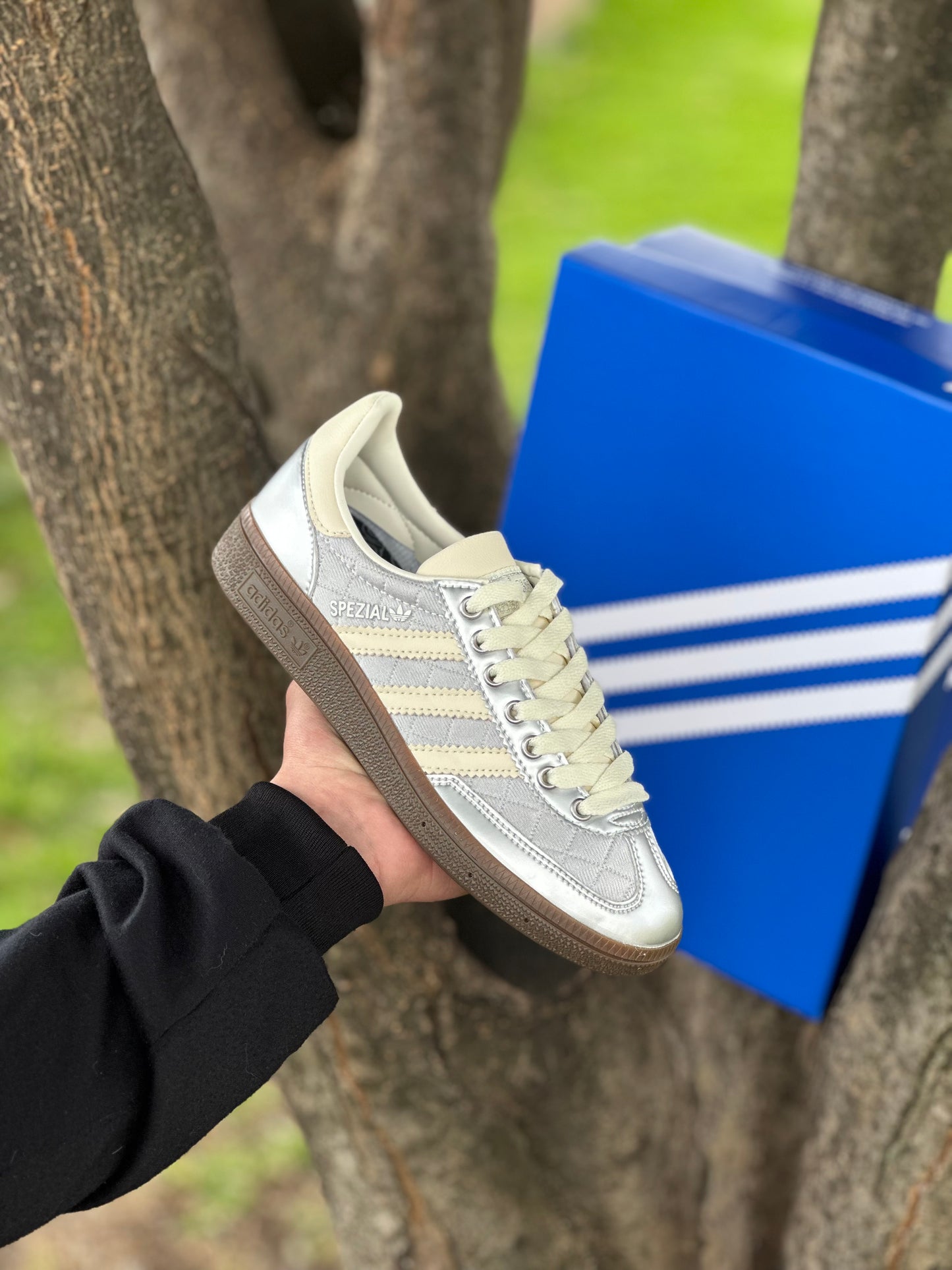 Adidas Spezial Plateado