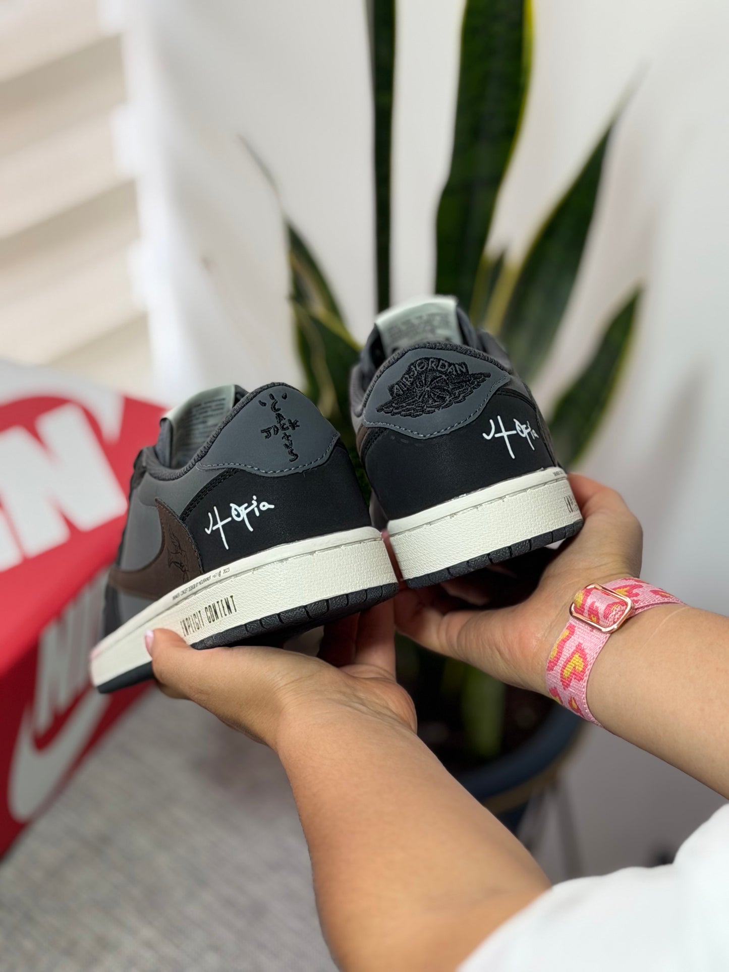 Jordan Retro 1 Low X Travis Scott